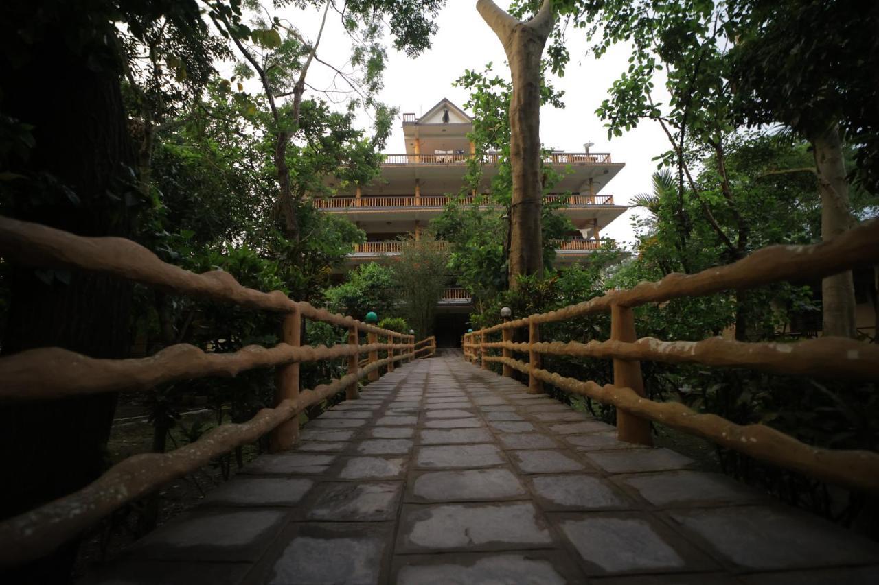 סאורהה Chitwan Gaida Lodge - Animal Lovers & Birdwatchers Paradise מראה חיצוני תמונה