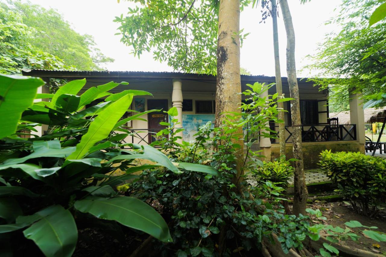 סאורהה Chitwan Gaida Lodge - Animal Lovers & Birdwatchers Paradise מראה חיצוני תמונה