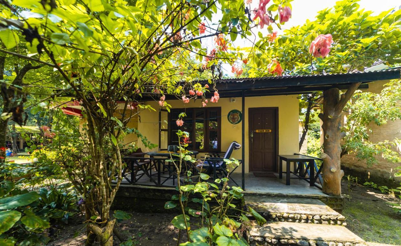 סאורהה Chitwan Gaida Lodge - Animal Lovers & Birdwatchers Paradise מראה חיצוני תמונה
