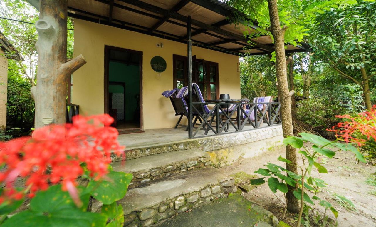 סאורהה Chitwan Gaida Lodge - Animal Lovers & Birdwatchers Paradise מראה חיצוני תמונה
