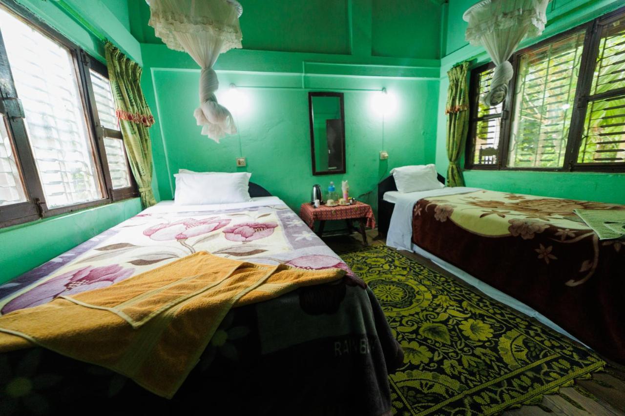 סאורהה Chitwan Gaida Lodge - Animal Lovers & Birdwatchers Paradise מראה חיצוני תמונה