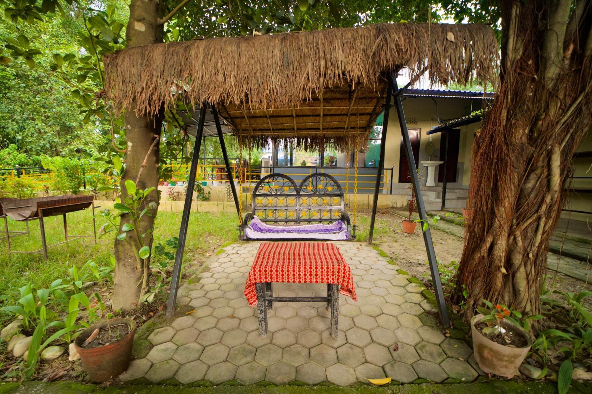 סאורהה Chitwan Gaida Lodge - Animal Lovers & Birdwatchers Paradise מראה חיצוני תמונה