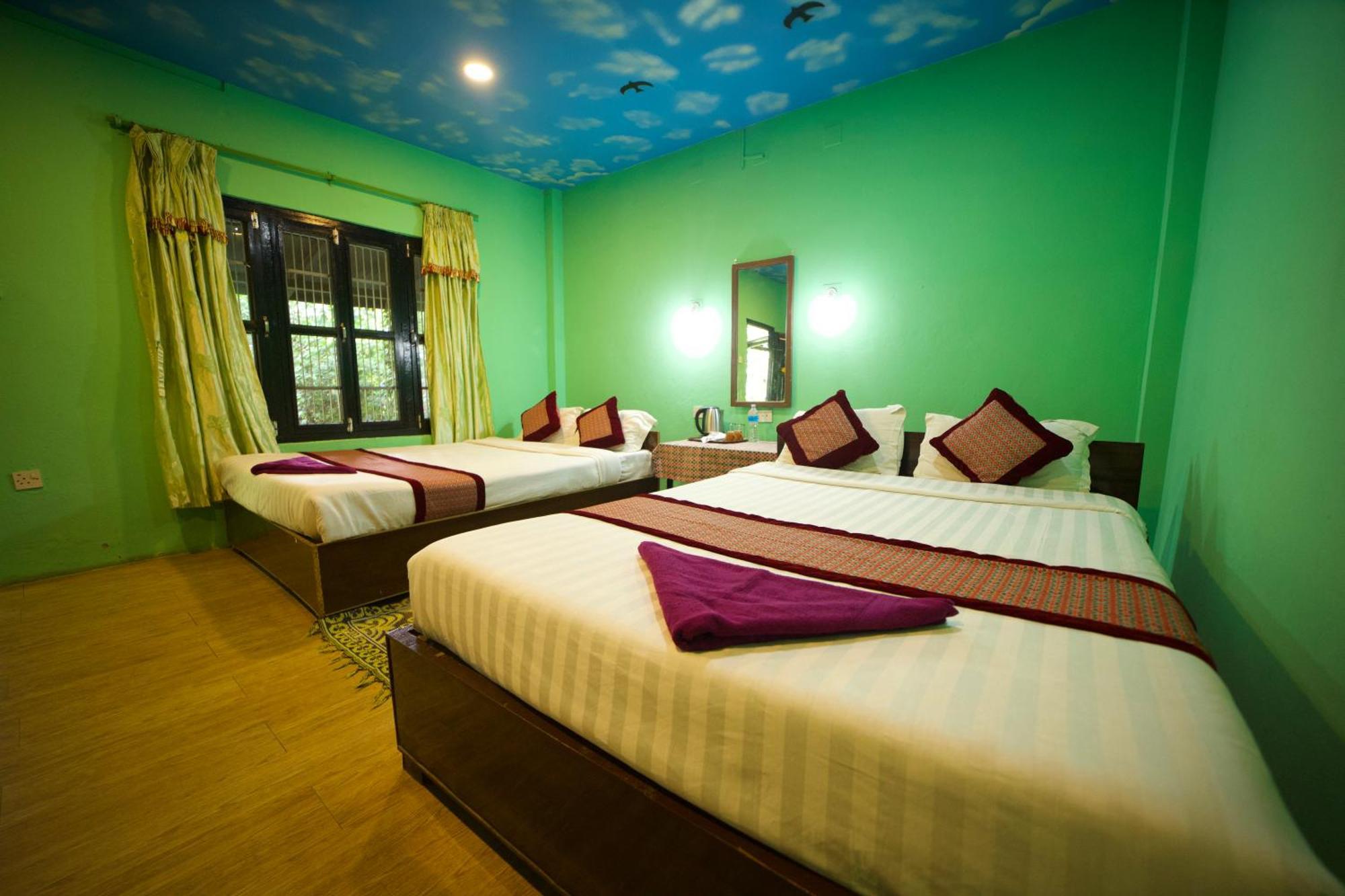 סאורהה Chitwan Gaida Lodge - Animal Lovers & Birdwatchers Paradise מראה חיצוני תמונה
