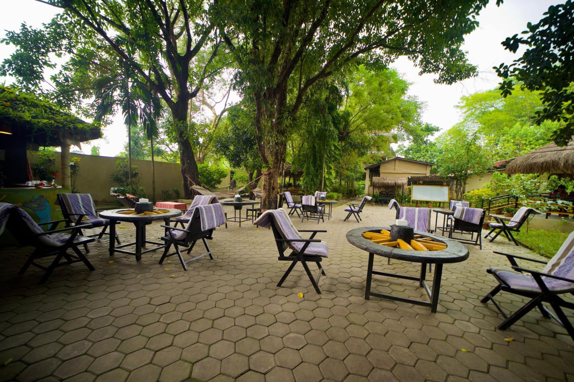 סאורהה Chitwan Gaida Lodge - Animal Lovers & Birdwatchers Paradise מראה חיצוני תמונה