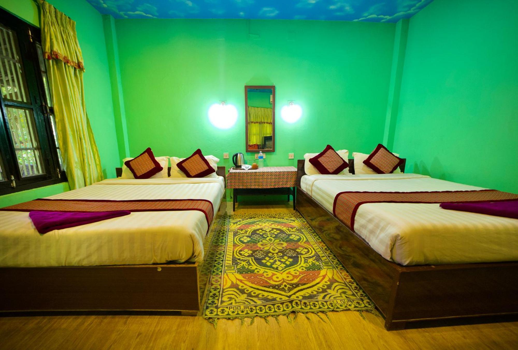 סאורהה Chitwan Gaida Lodge - Animal Lovers & Birdwatchers Paradise מראה חיצוני תמונה