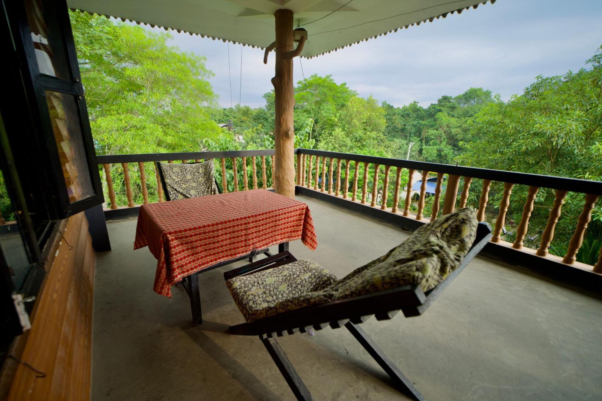 סאורהה Chitwan Gaida Lodge - Animal Lovers & Birdwatchers Paradise מראה חיצוני תמונה