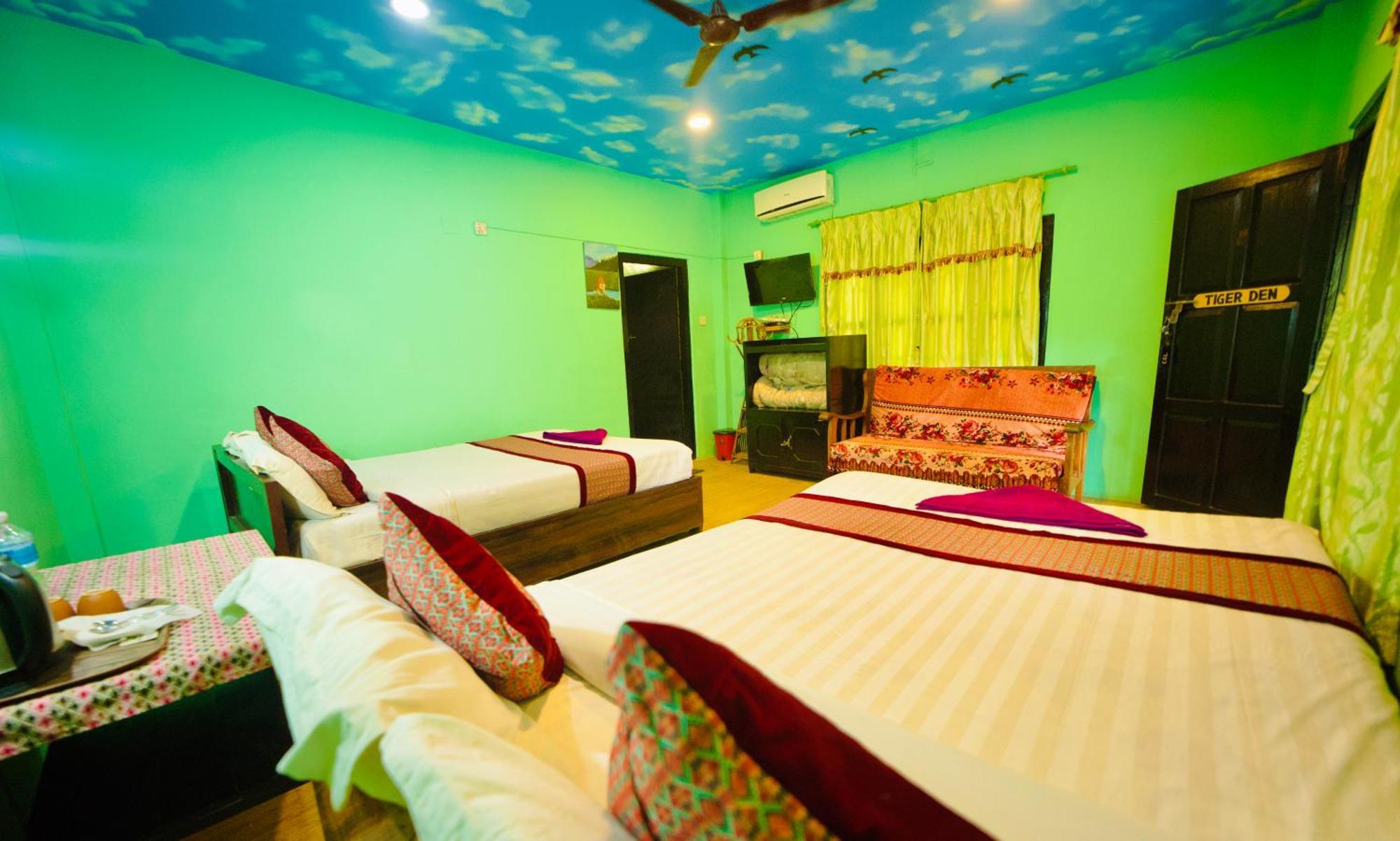 סאורהה Chitwan Gaida Lodge - Animal Lovers & Birdwatchers Paradise מראה חיצוני תמונה