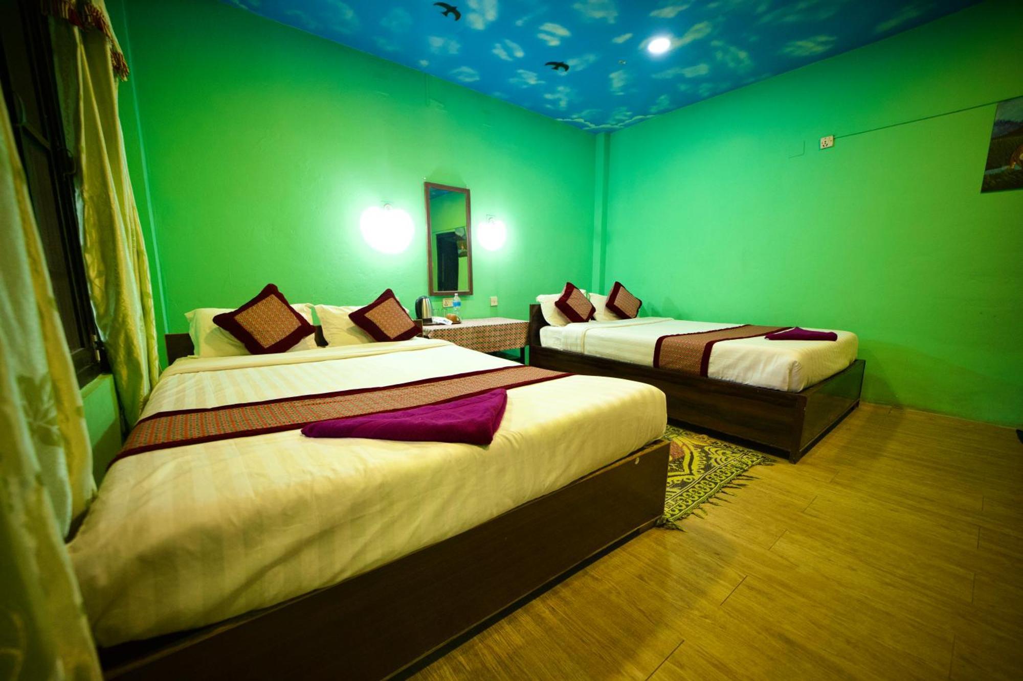 סאורהה Chitwan Gaida Lodge - Animal Lovers & Birdwatchers Paradise מראה חיצוני תמונה