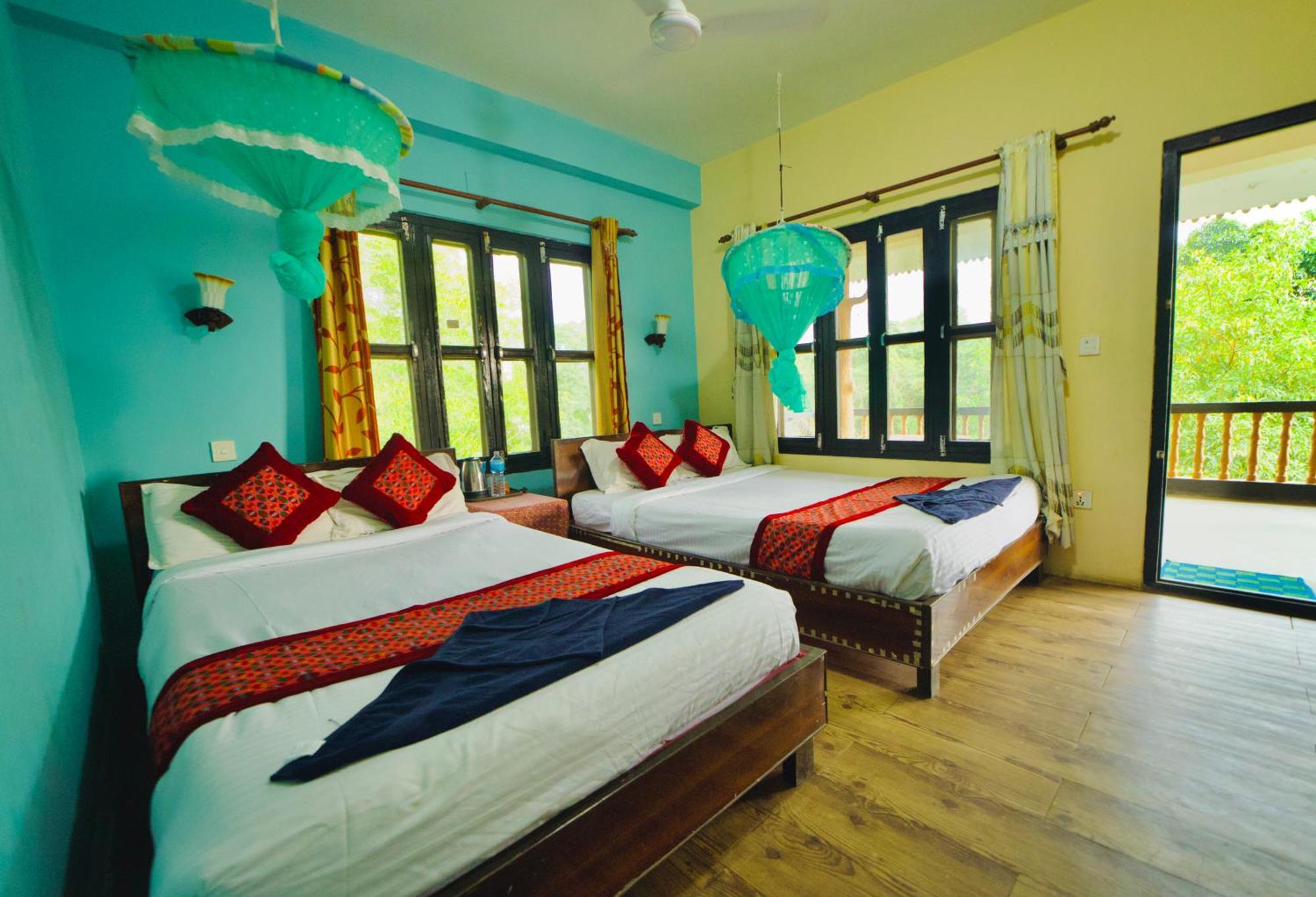 סאורהה Chitwan Gaida Lodge - Animal Lovers & Birdwatchers Paradise מראה חיצוני תמונה