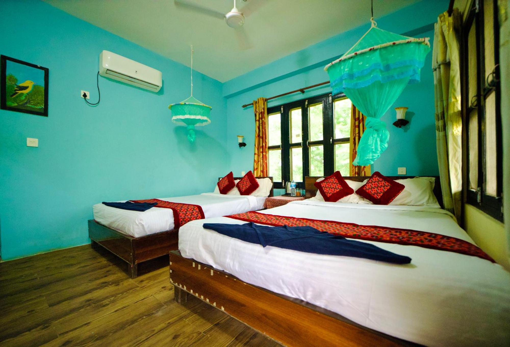סאורהה Chitwan Gaida Lodge - Animal Lovers & Birdwatchers Paradise מראה חיצוני תמונה
