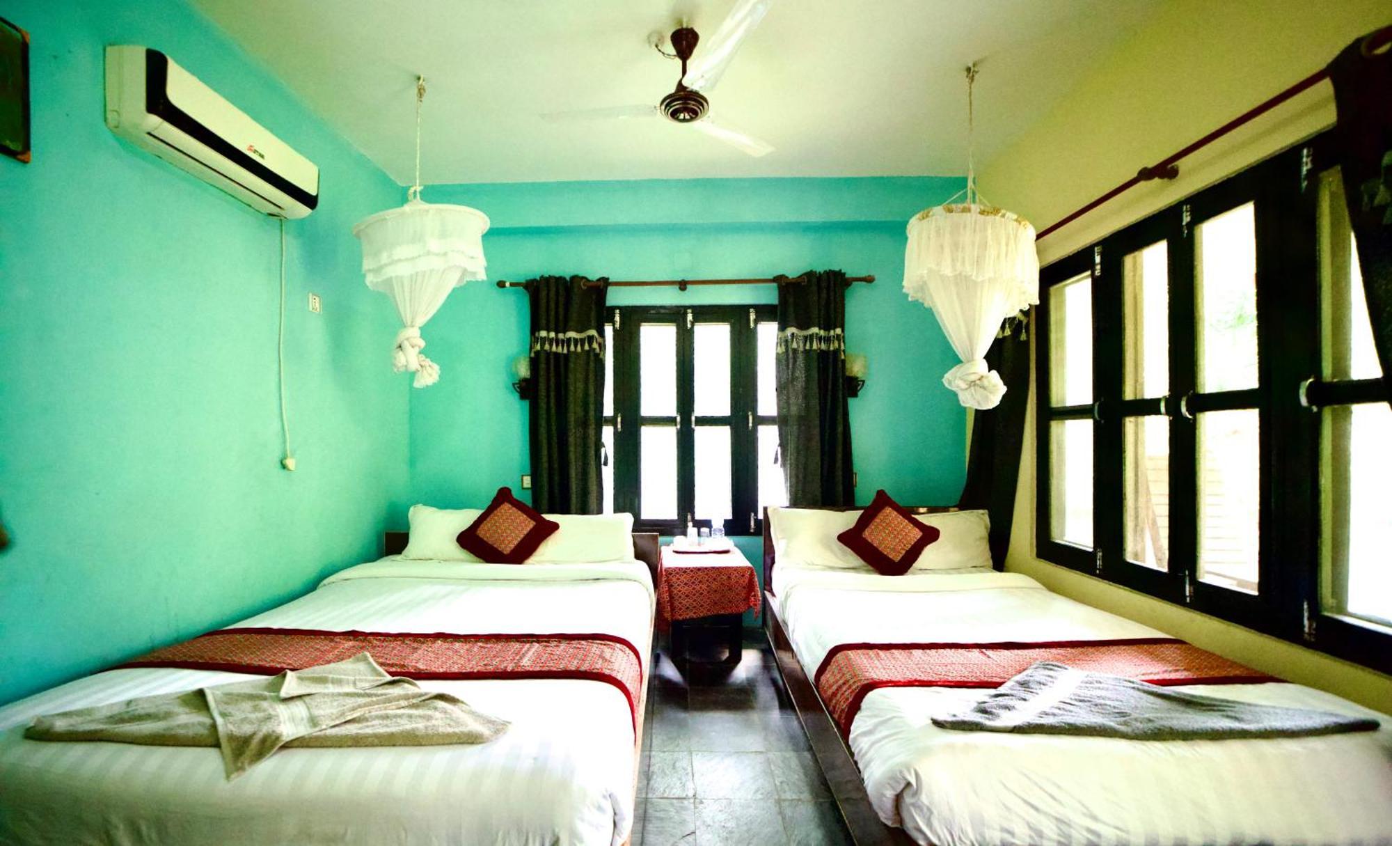 סאורהה Chitwan Gaida Lodge - Animal Lovers & Birdwatchers Paradise מראה חיצוני תמונה