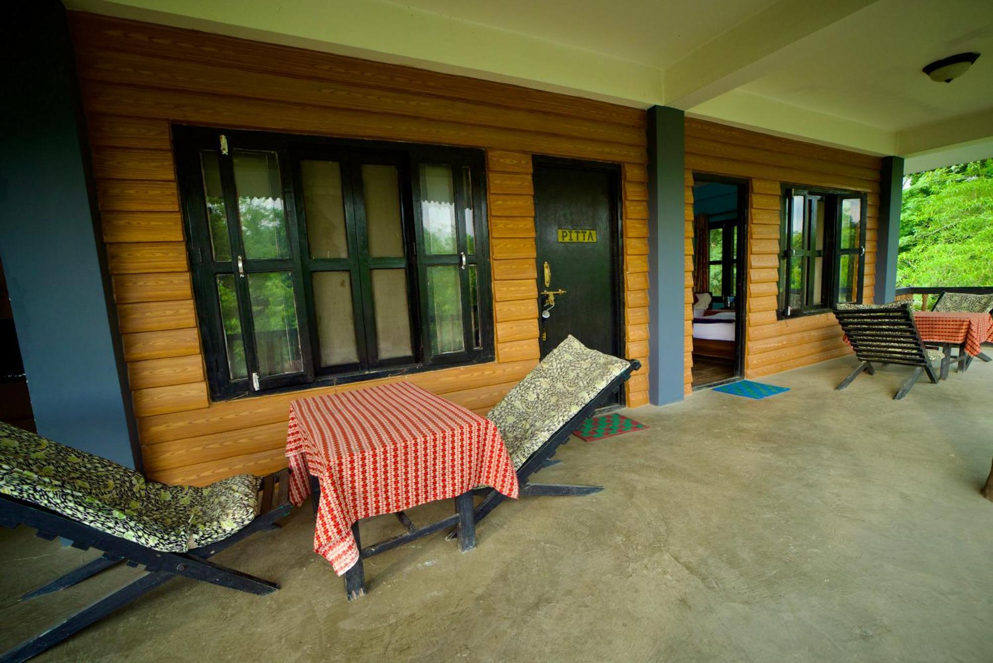 סאורהה Chitwan Gaida Lodge - Animal Lovers & Birdwatchers Paradise מראה חיצוני תמונה