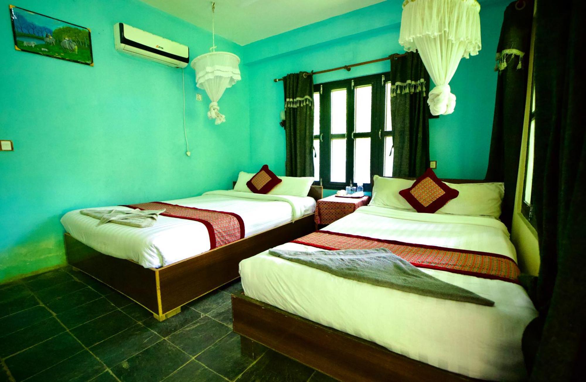 סאורהה Chitwan Gaida Lodge - Animal Lovers & Birdwatchers Paradise מראה חיצוני תמונה