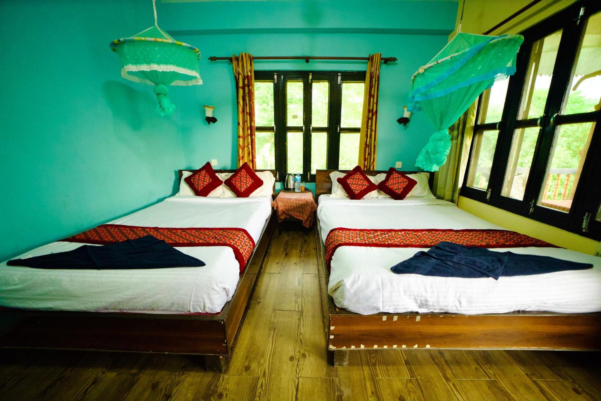 סאורהה Chitwan Gaida Lodge - Animal Lovers & Birdwatchers Paradise מראה חיצוני תמונה