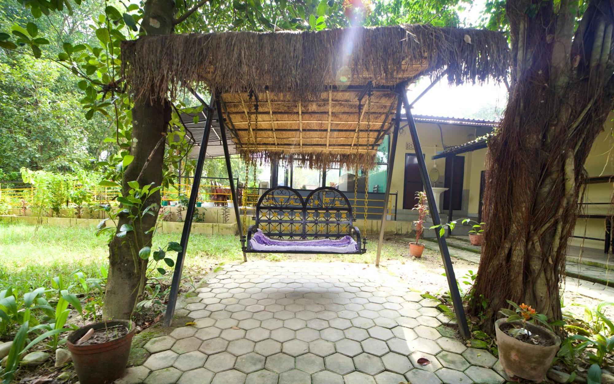 סאורהה Chitwan Gaida Lodge - Animal Lovers & Birdwatchers Paradise מראה חיצוני תמונה