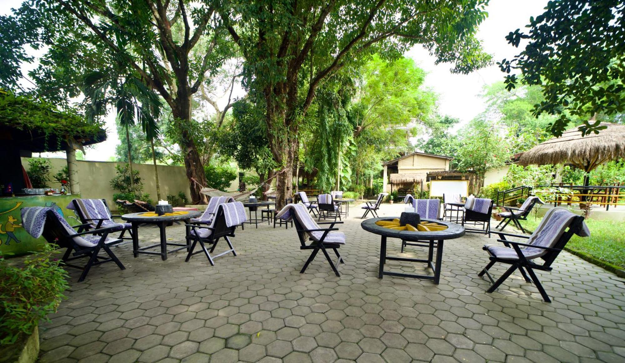 סאורהה Chitwan Gaida Lodge - Animal Lovers & Birdwatchers Paradise מראה חיצוני תמונה