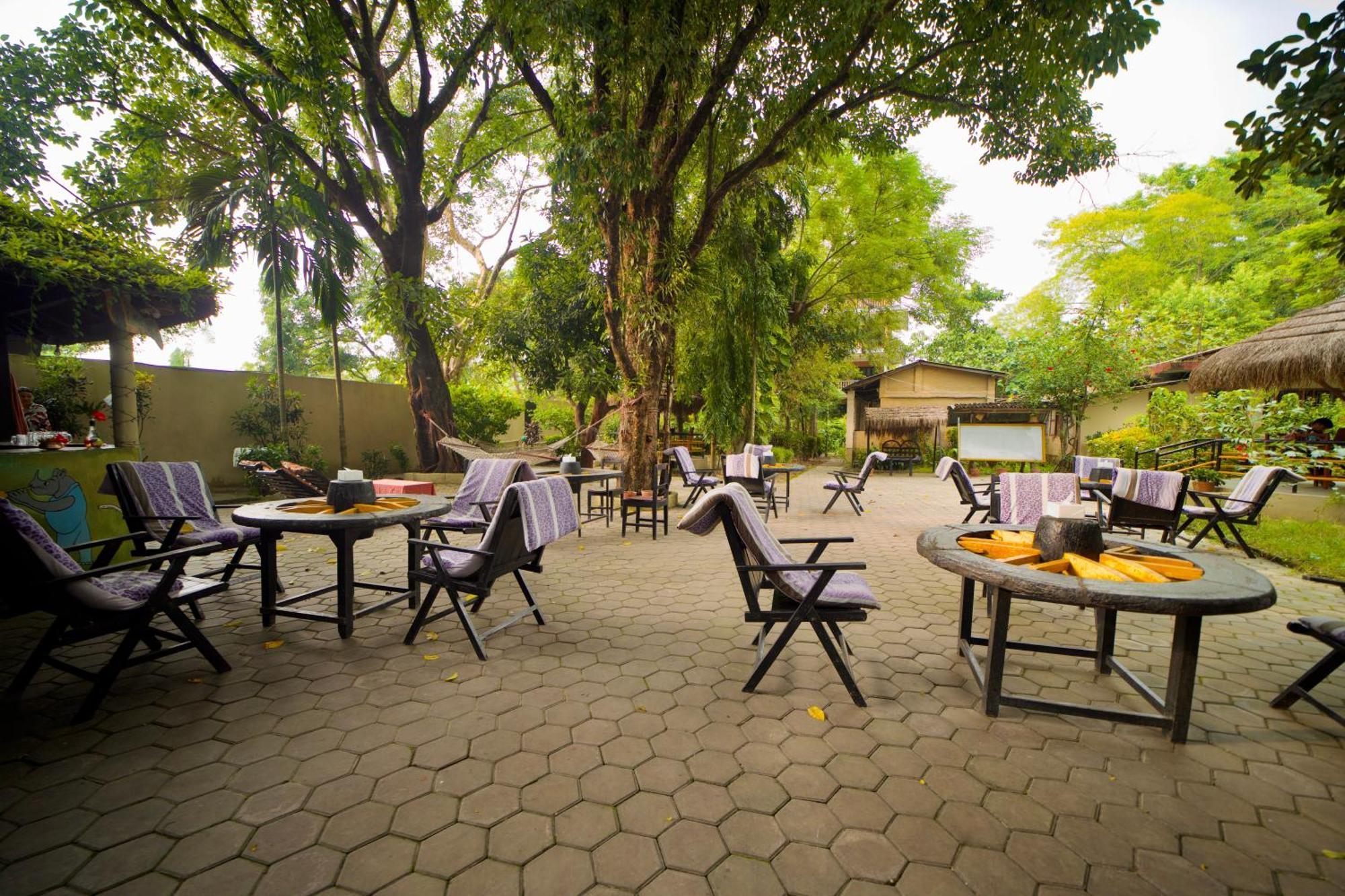 סאורהה Chitwan Gaida Lodge - Animal Lovers & Birdwatchers Paradise מראה חיצוני תמונה