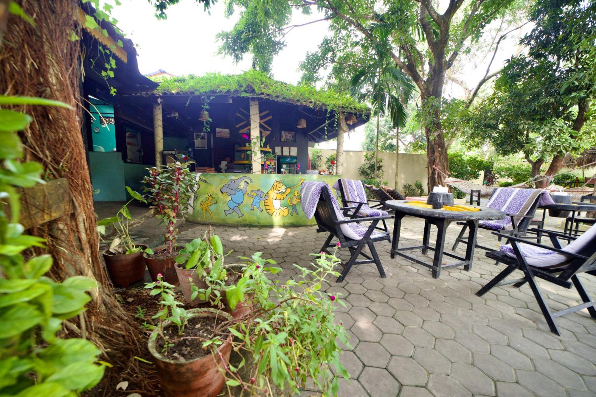 סאורהה Chitwan Gaida Lodge - Animal Lovers & Birdwatchers Paradise מראה חיצוני תמונה